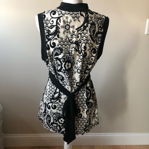 Black and White Sleeveless Top - Picture 4 of 6